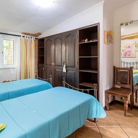 V4 Maximo Villa *